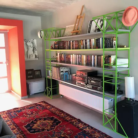 Domus Apartment